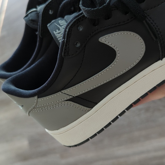 Air Jordan 1 Low OG Shadow 2015 (Mens 6.5/Women's 8) - Picture 4 of 12